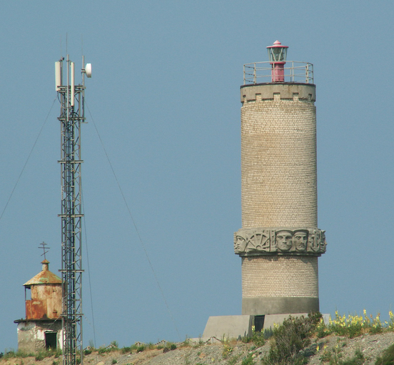 Памятник 